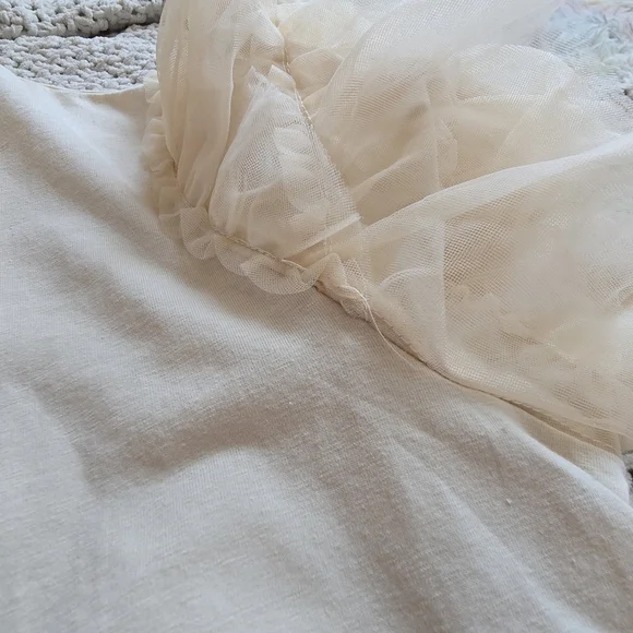 TCEC | Large | Ivory Tulle Ruffle Sleeve Top - Picture 7 of 9